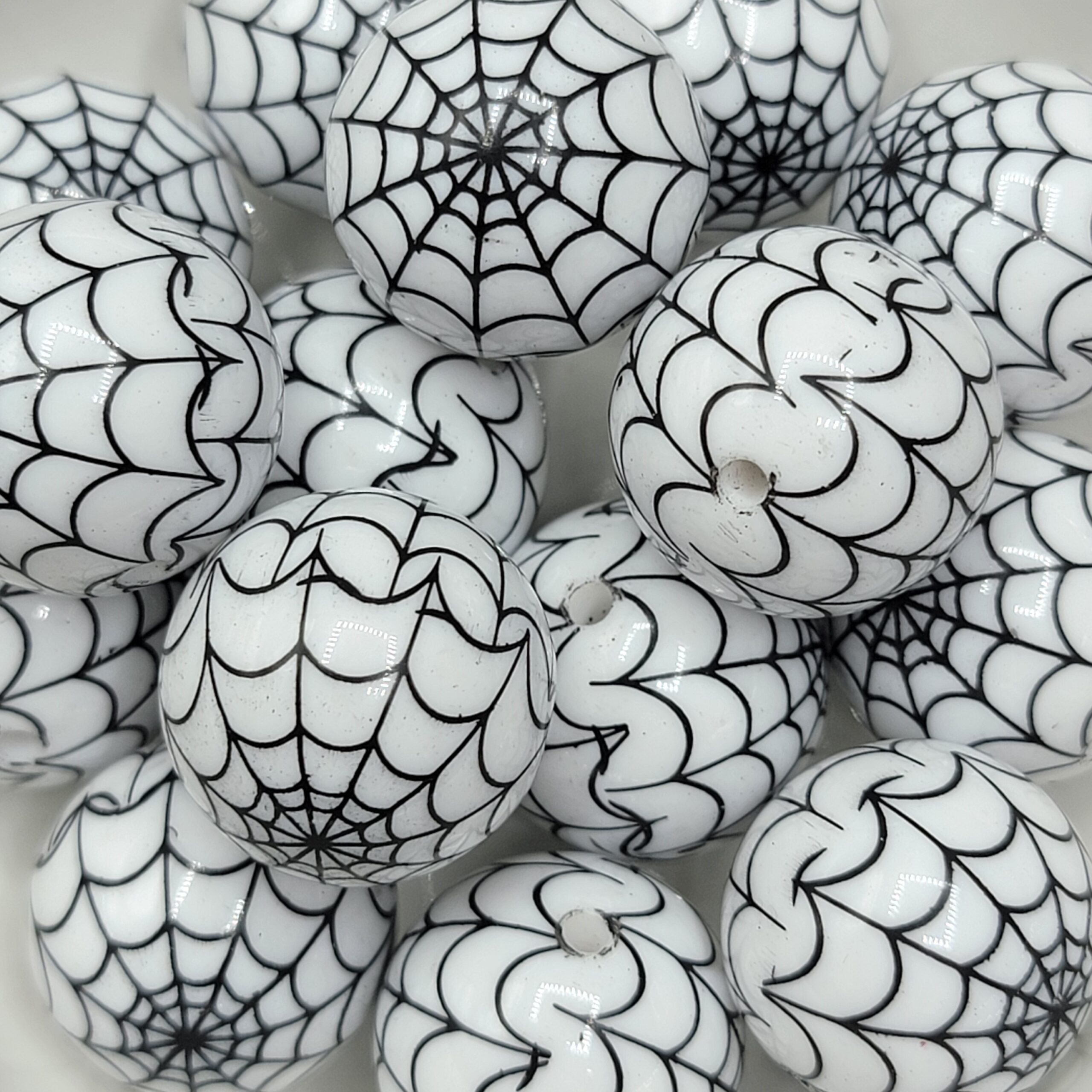WHITE SPIDERWEBS - 5pc beads