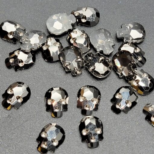 Glass Skull Crystals - 25pc