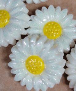 Opal White Daisy - Focal